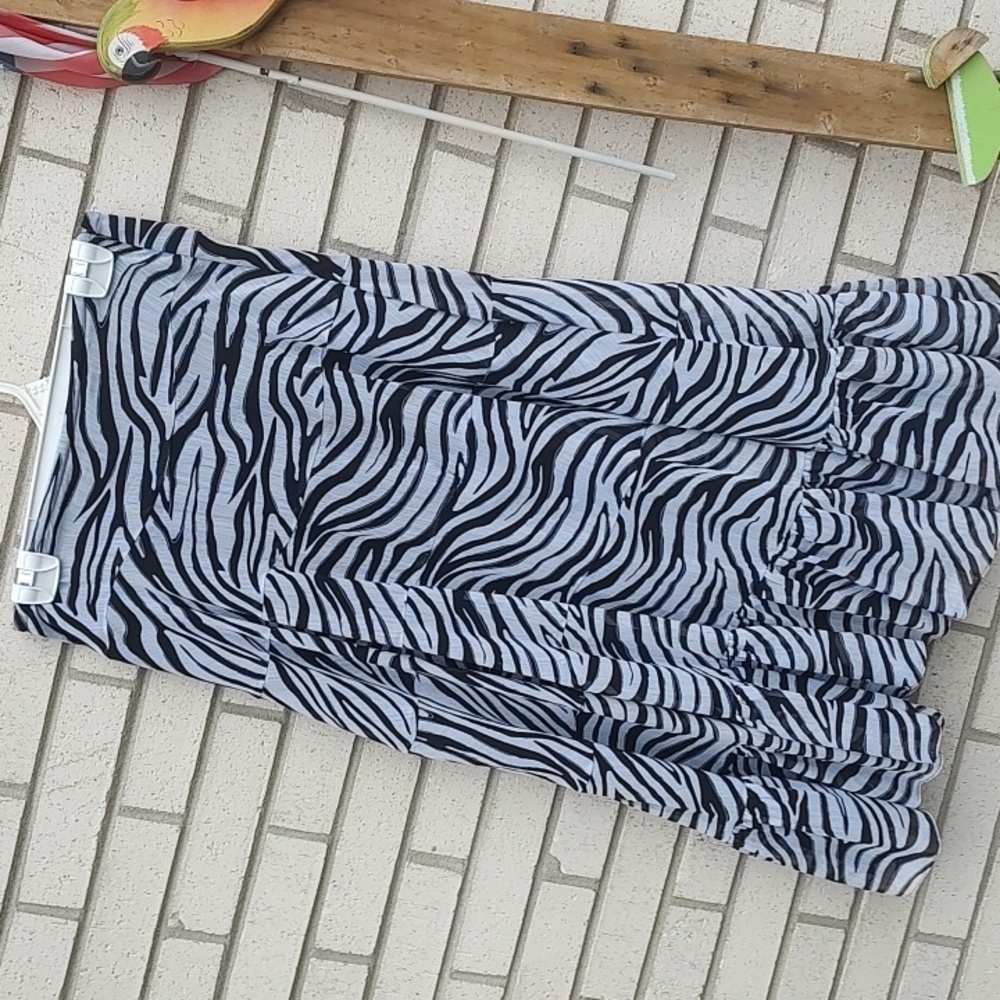 Black & White Skirt - Picture 5 of 9